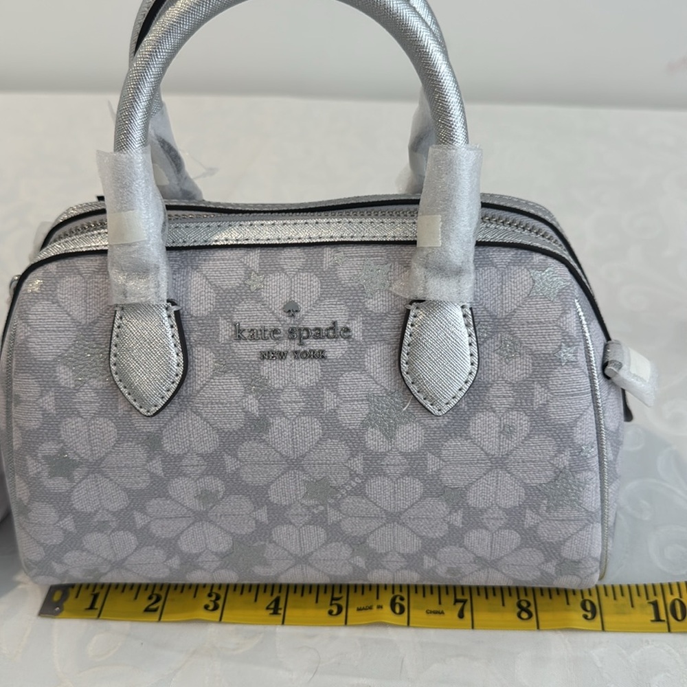 🎉HP🎉♠️Kate spade Spade Flower Star Toss Small Dolly Duffle Crossbody - Picture 13 of 15